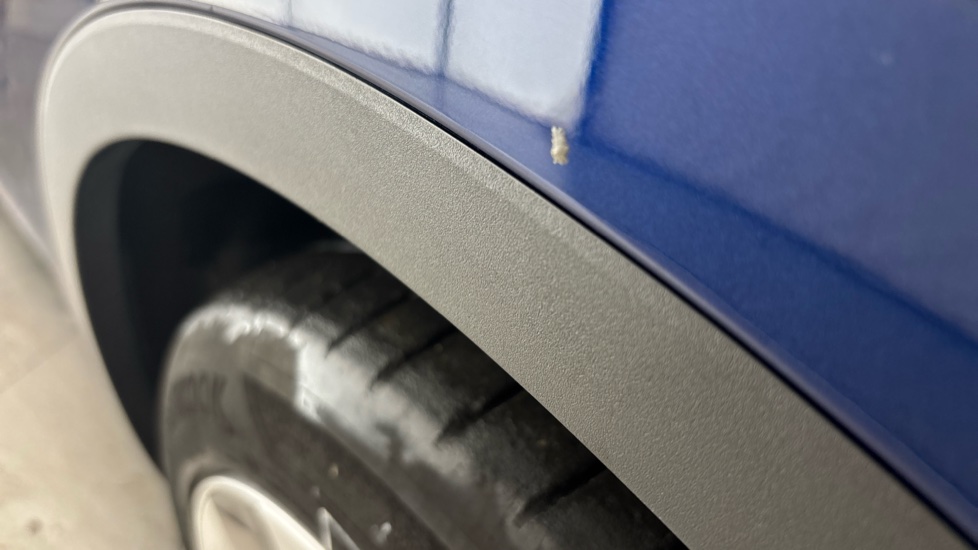 TESLA MODEL Y scuff