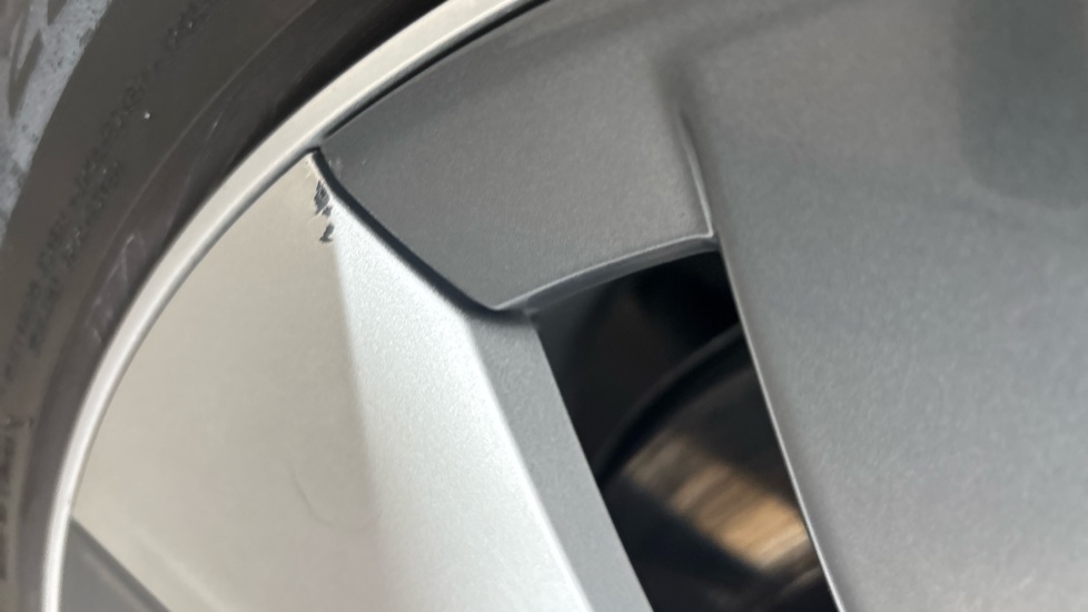 TESLA MODEL Y scuff