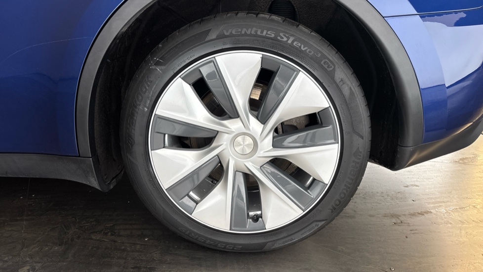 TESLA MODEL Y Image 18
