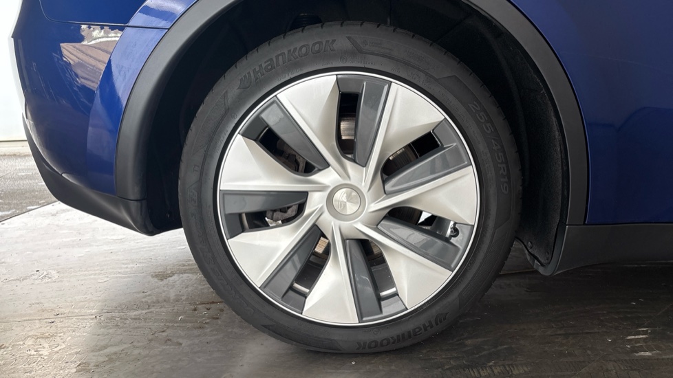 TESLA MODEL Y Image 19