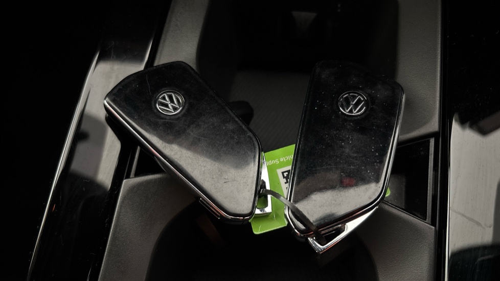 VOLKSWAGEN ID.4 2 keys
