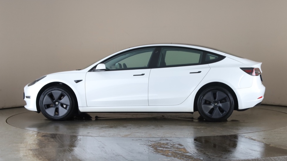 TESLA MODEL 3 Image 2