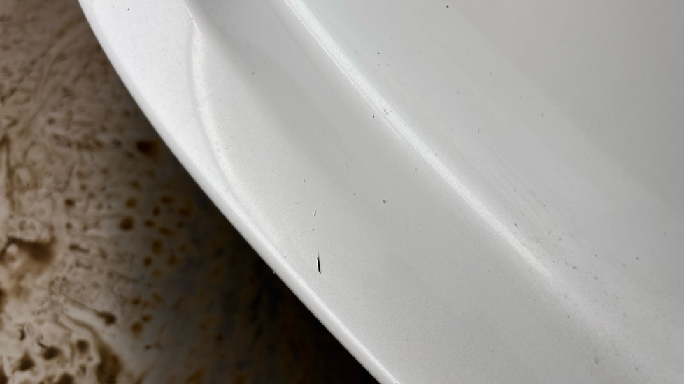 TESLA MODEL 3 Scratches and chips