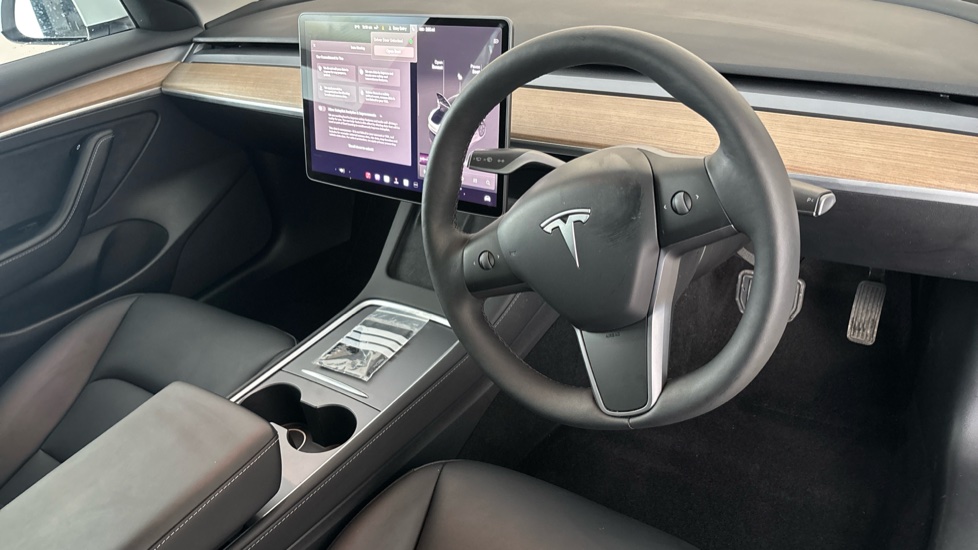 TESLA MODEL 3 Image 9