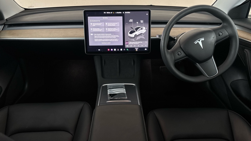 TESLA MODEL 3 Image 11