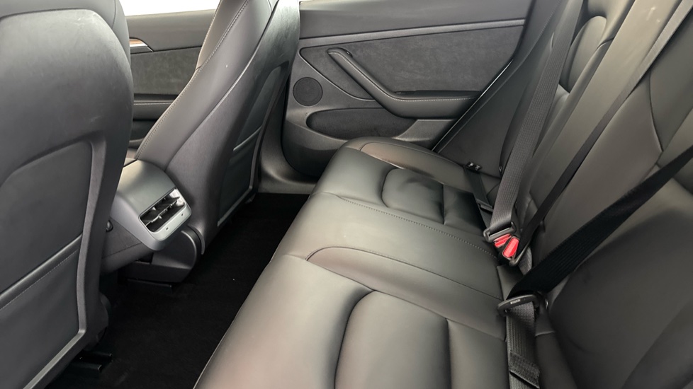 TESLA MODEL 3 Image 14