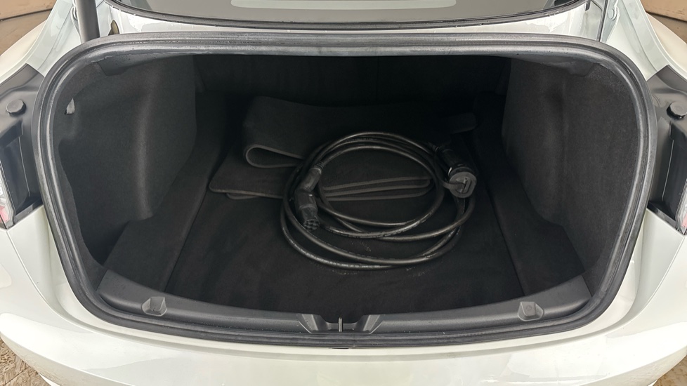 TESLA MODEL 3 Image 15