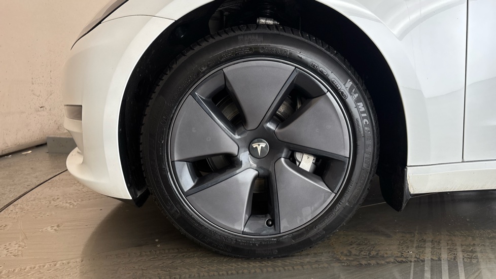 TESLA MODEL 3 Image 17