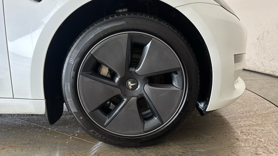 TESLA MODEL 3 Image 20