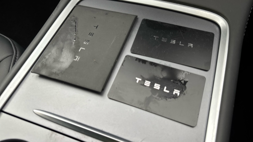 TESLA MODEL 3 2 keys