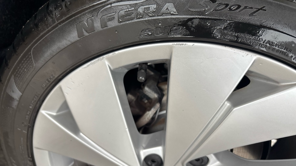 VOLKSWAGEN GOLF scuff