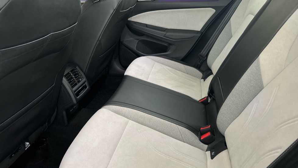 VOLKSWAGEN GOLF Image 14