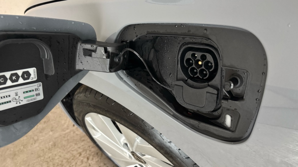 VOLKSWAGEN GOLF Image 21