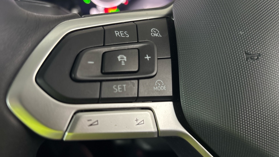 VOLKSWAGEN GOLF cruise control