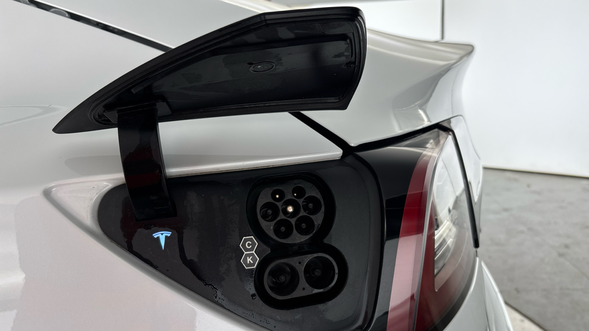Tesla Model 3 RWD 4dr Auto
