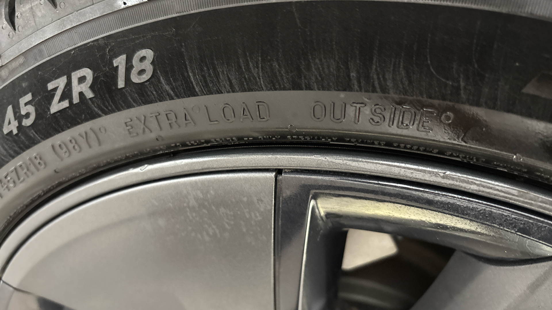 Tesla Model 3 RWD 4dr Auto