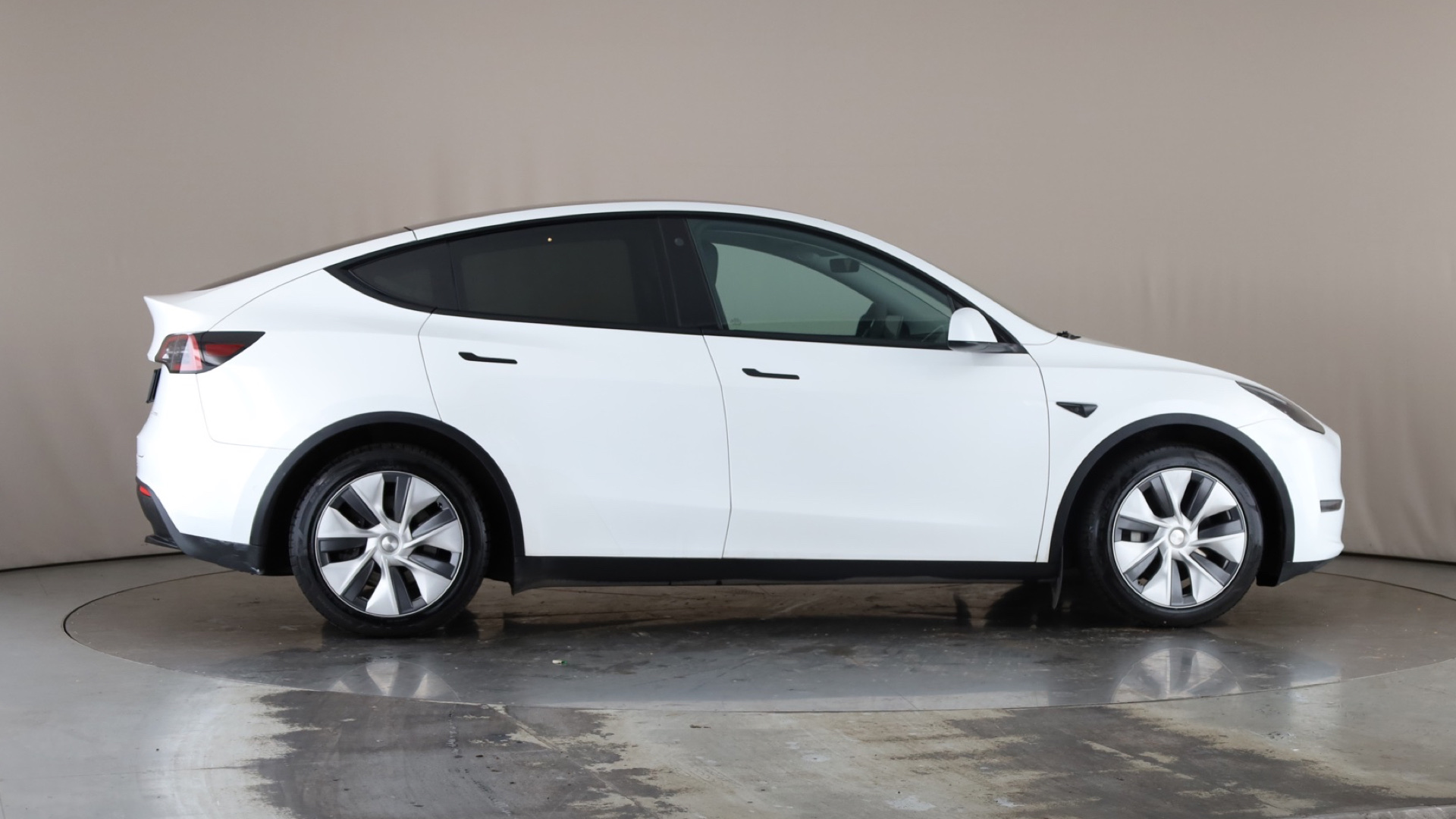Tesla Model Y Long Range AWD 5dr Auto