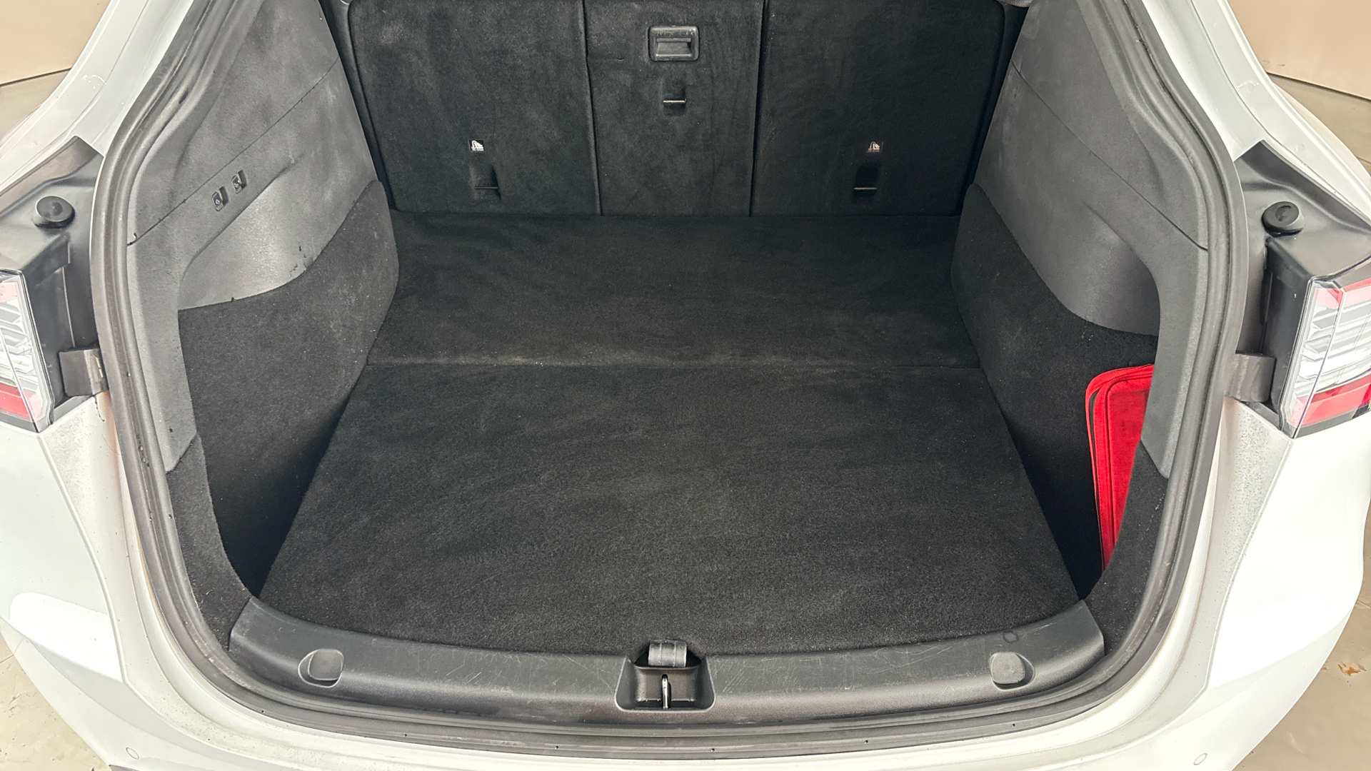 Tesla Model Y Long Range AWD 5dr Auto