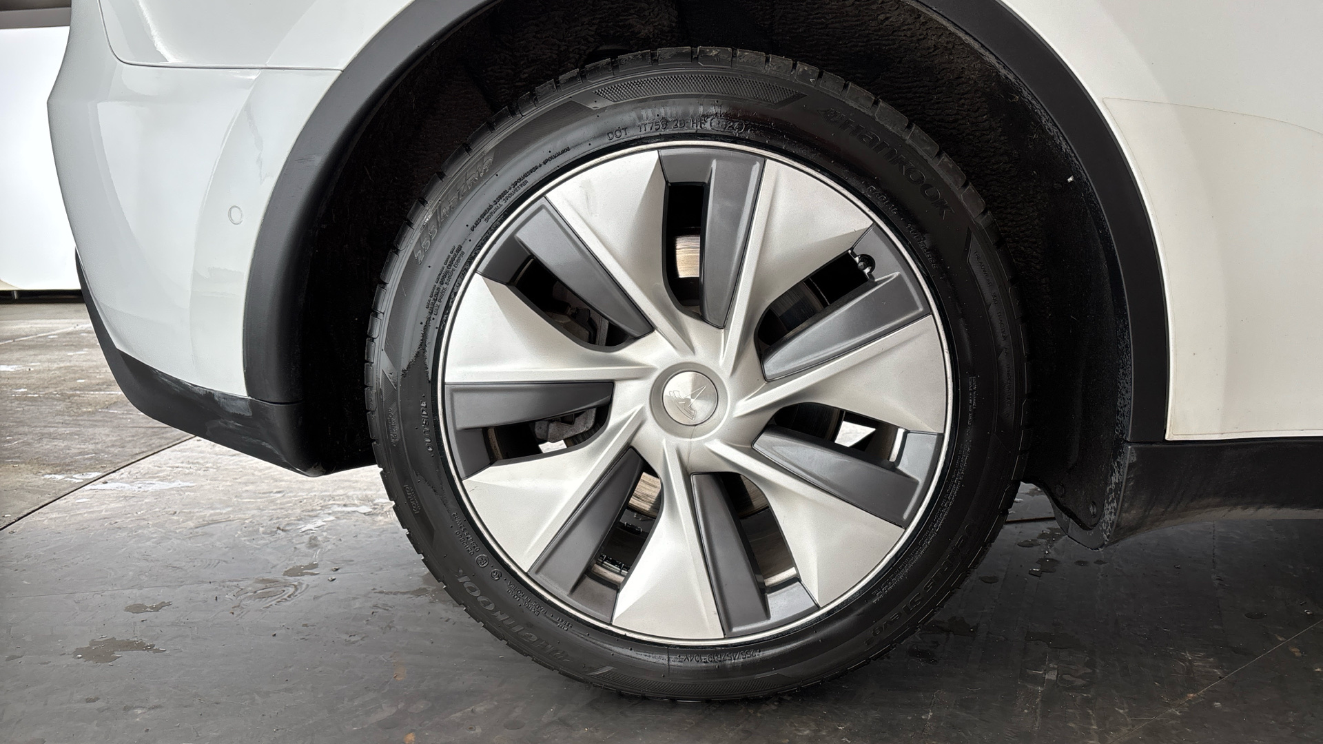 Tesla Model Y Long Range AWD 5dr Auto