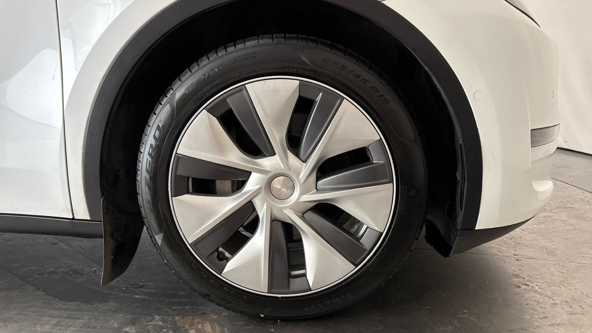Tesla Model Y Long Range AWD 5dr Auto