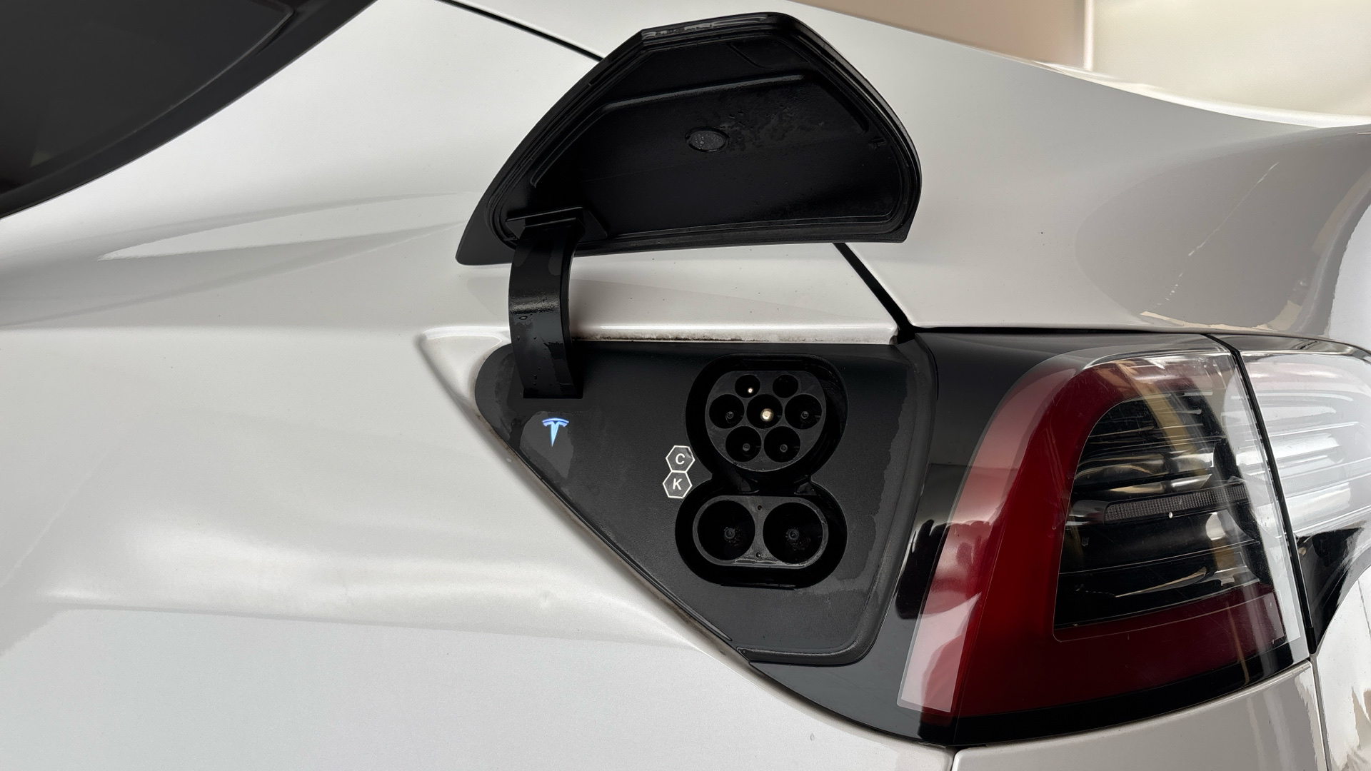Tesla Model Y Long Range AWD 5dr Auto