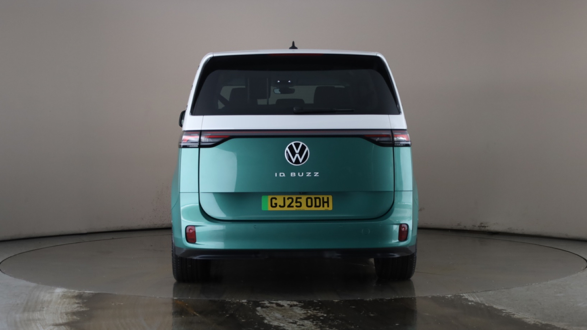 4027533 210kW Style Pro 86kWh 5dr LWB At 7St/Comf/Design+