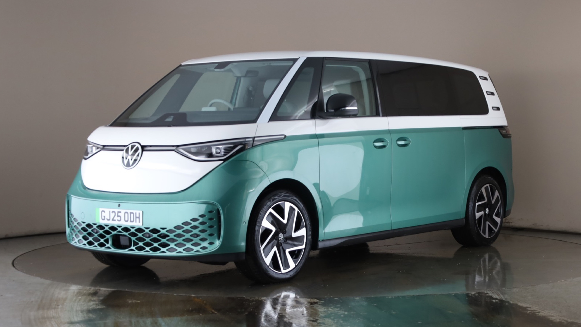 Volkswagen Id. Buzz Estate 210kW Style Pro 86kWh 5dr LWB At 7St/Comf/Design+