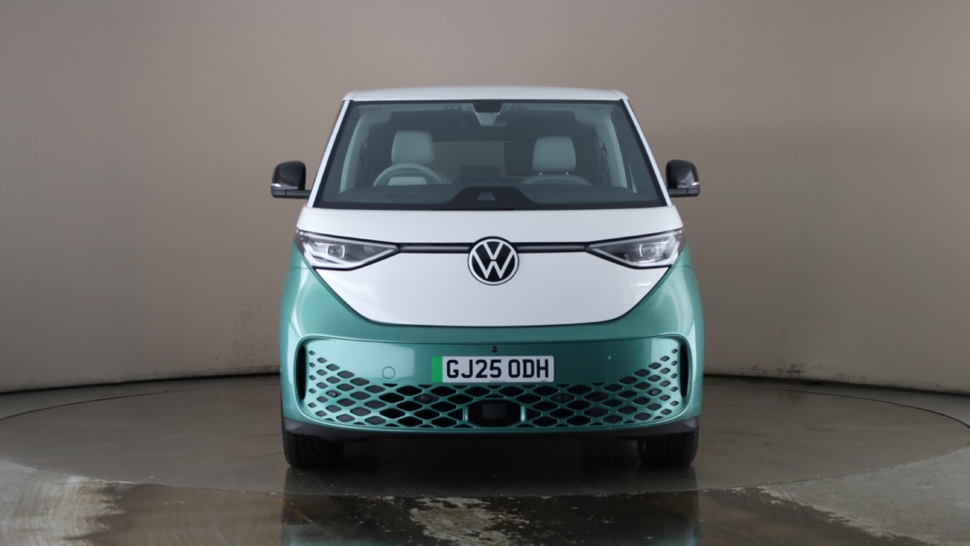 4027533 210kW Style Pro 86kWh 5dr LWB At 7St/Comf/Design+