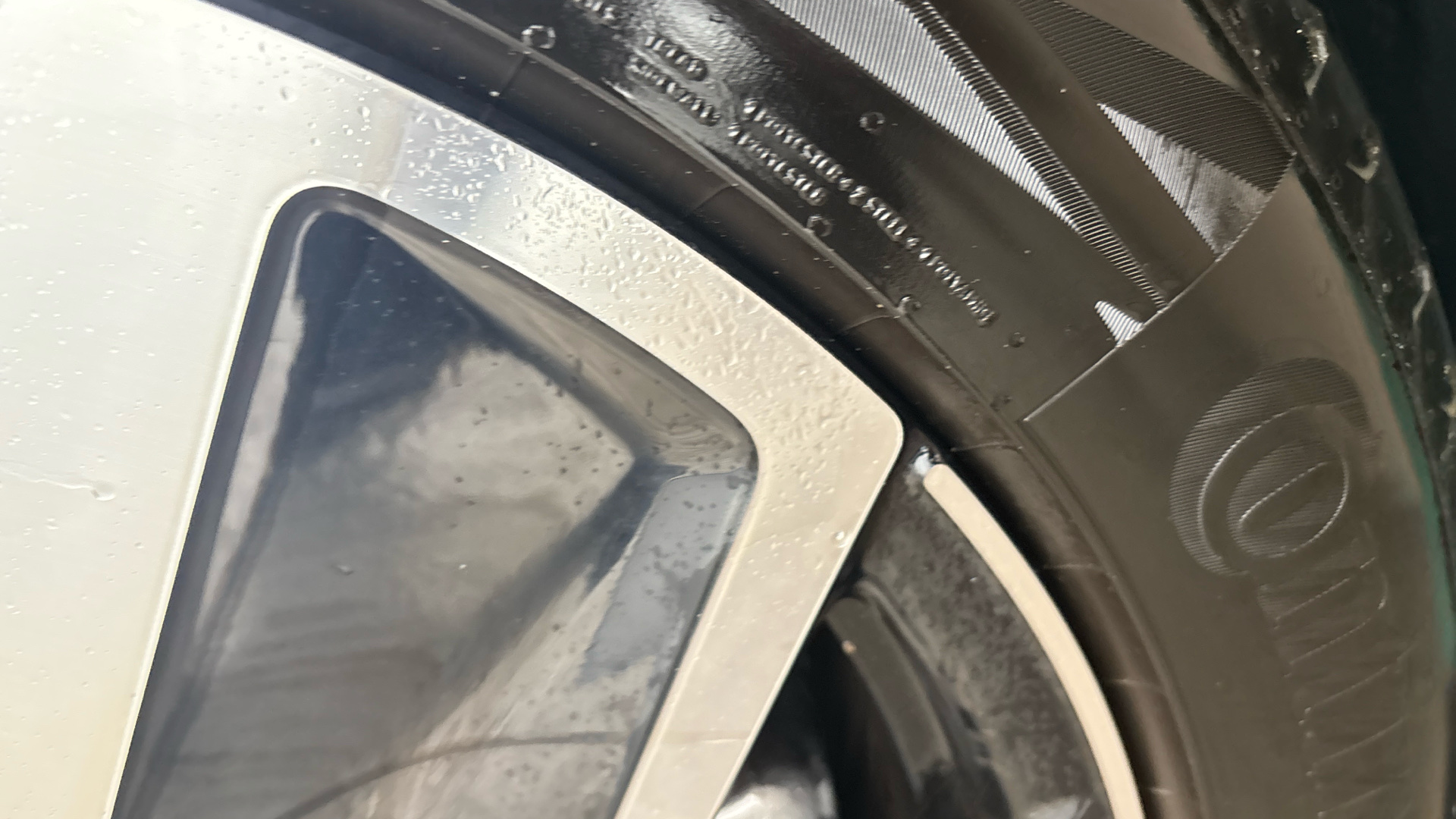 4027533 210kW Style Pro 86kWh 5dr LWB At 7St/Comf/Design+