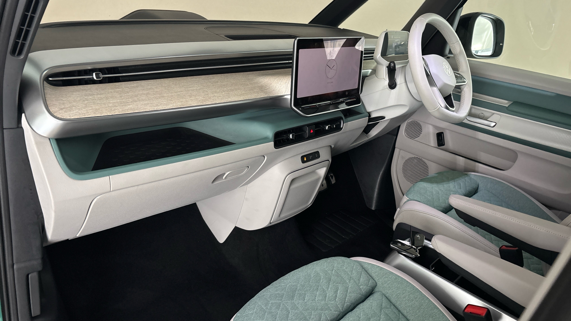 4027533 210kW Style Pro 86kWh 5dr LWB At 7St/Comf/Design+