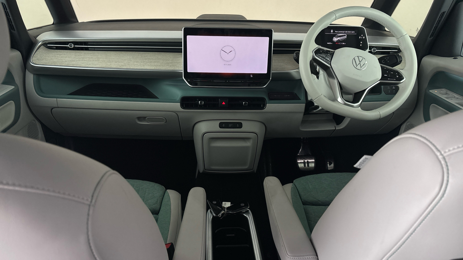 4027533 210kW Style Pro 86kWh 5dr LWB At 7St/Comf/Design+