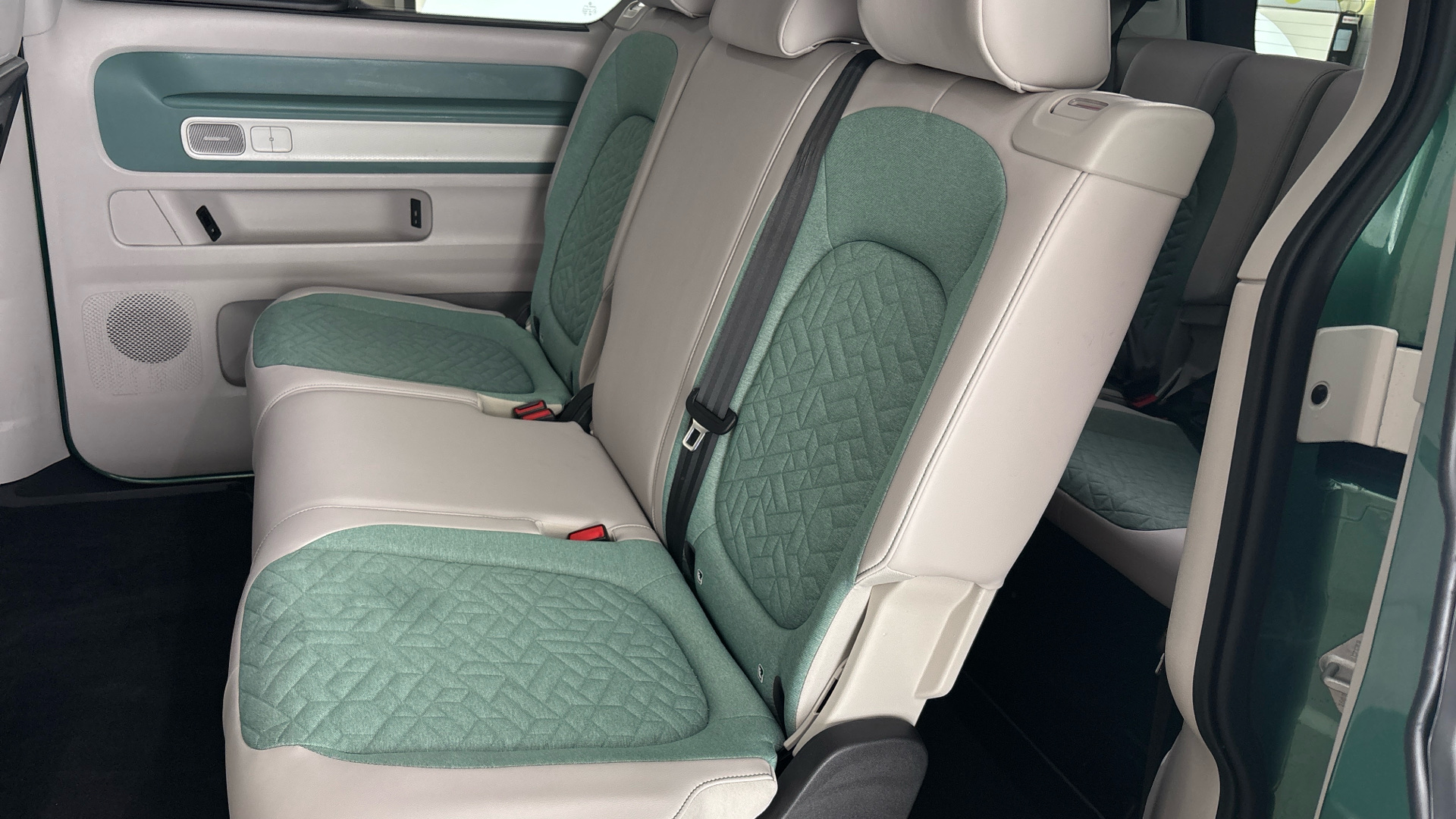 4027533 210kW Style Pro 86kWh 5dr LWB At 7St/Comf/Design+