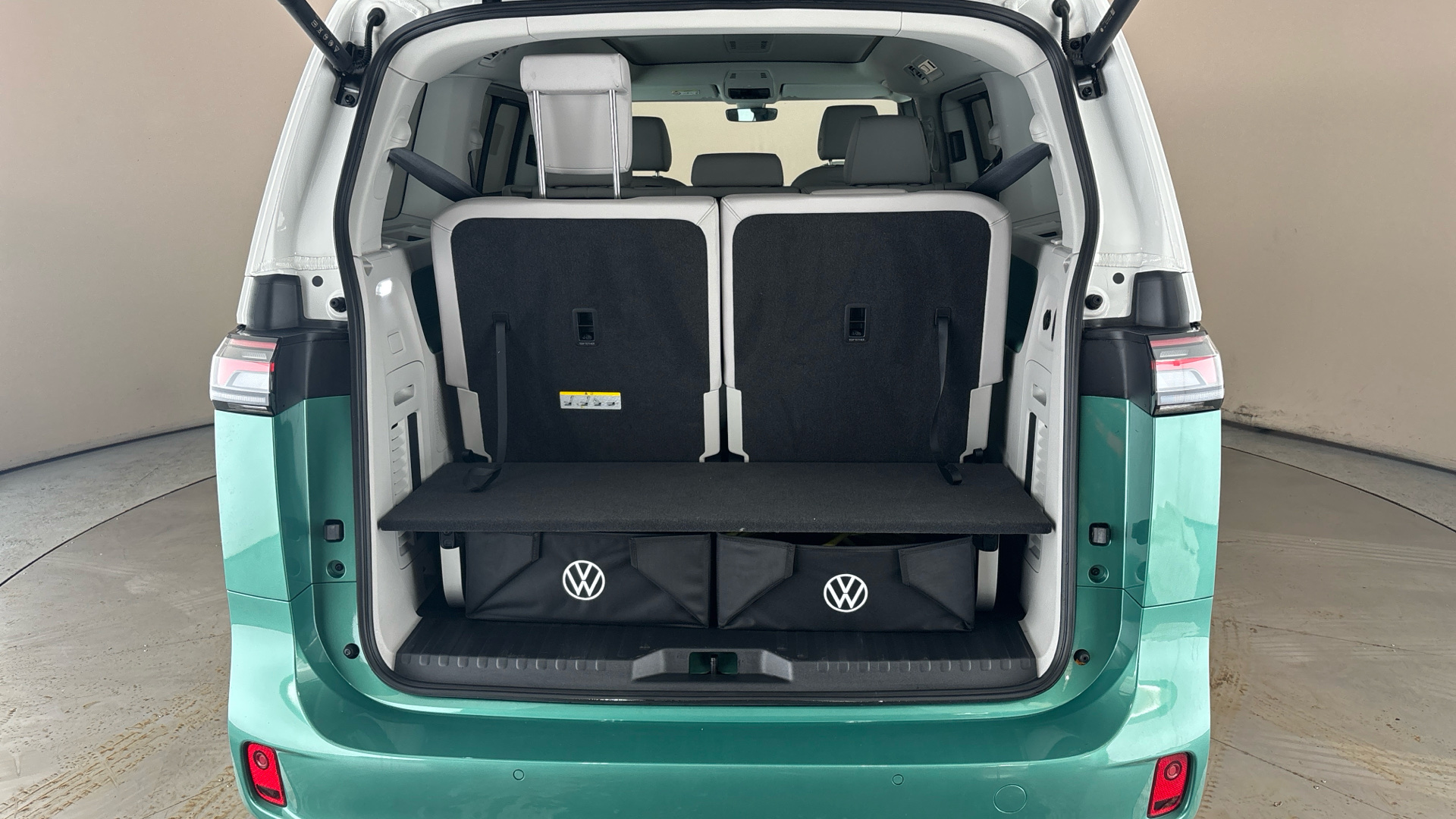 4027533 210kW Style Pro 86kWh 5dr LWB At 7St/Comf/Design+