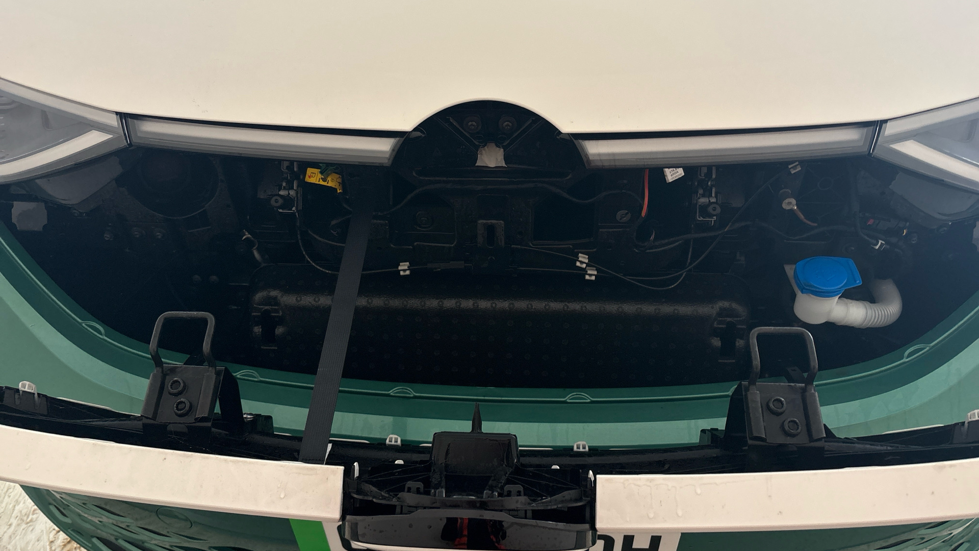 4027533 210kW Style Pro 86kWh 5dr LWB At 7St/Comf/Design+