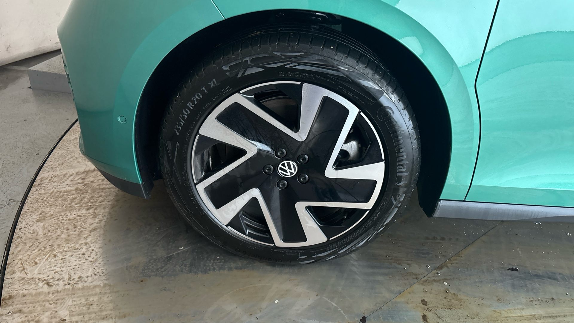 4027533 210kW Style Pro 86kWh 5dr LWB At 7St/Comf/Design+