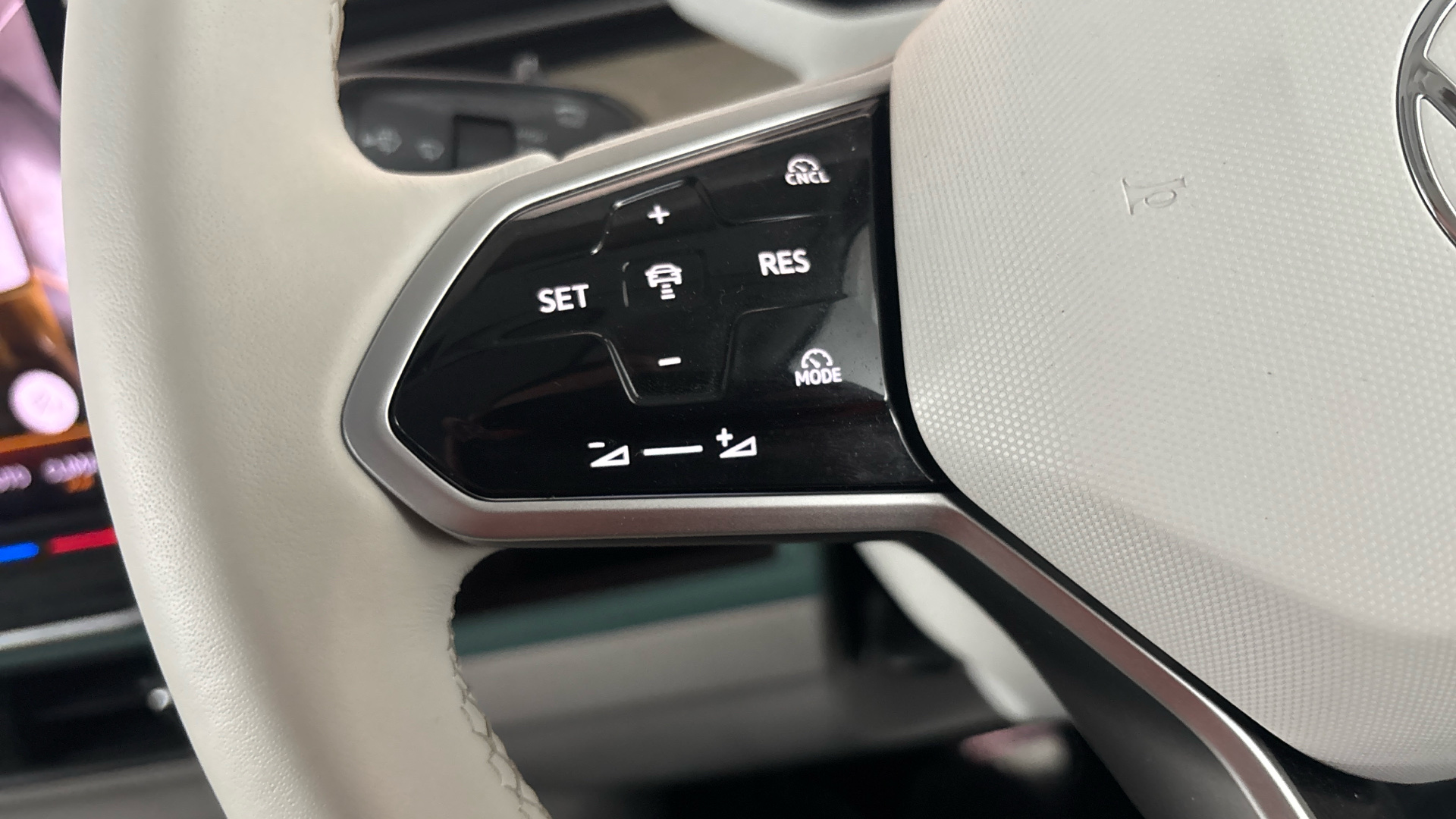 4027533 210kW Style Pro 86kWh 5dr LWB At 7St/Comf/Design+