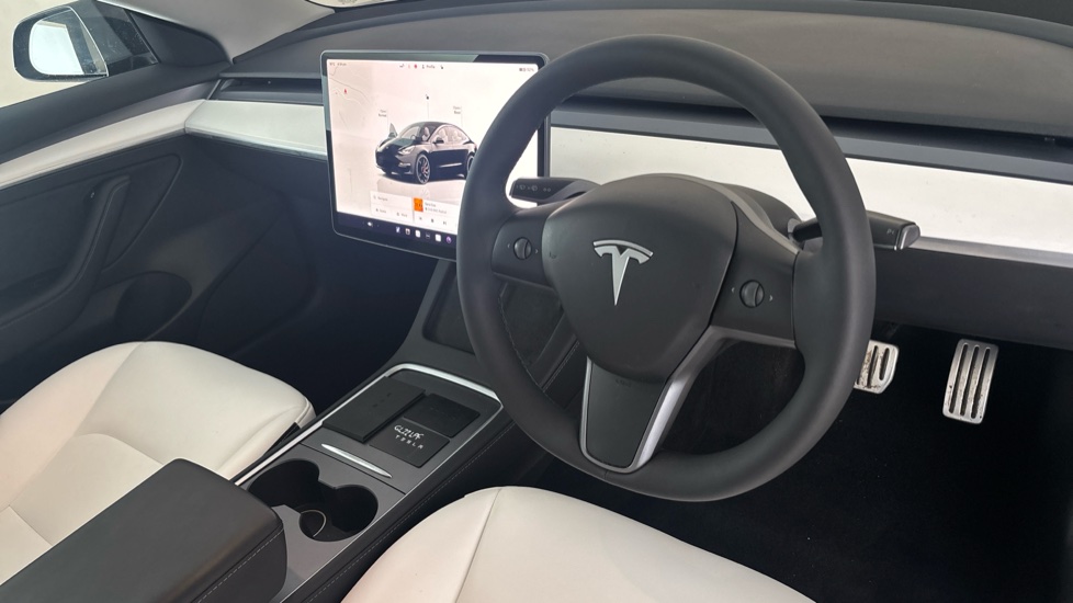 TESLA MODEL 3 Image 9