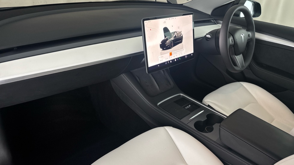 TESLA MODEL 3 Image 10