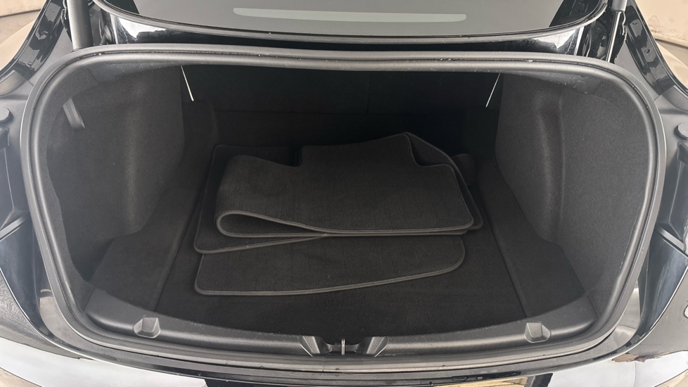 TESLA MODEL 3 Image 15