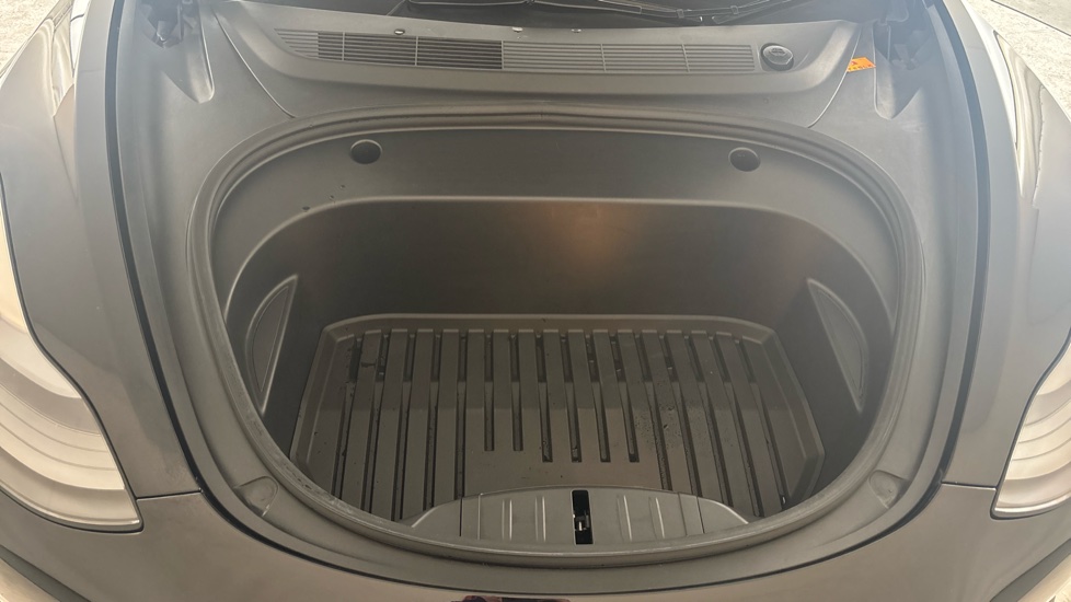TESLA MODEL 3 Image 16