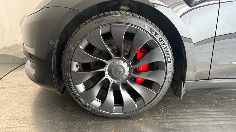 TESLA MODEL 3 Image 17