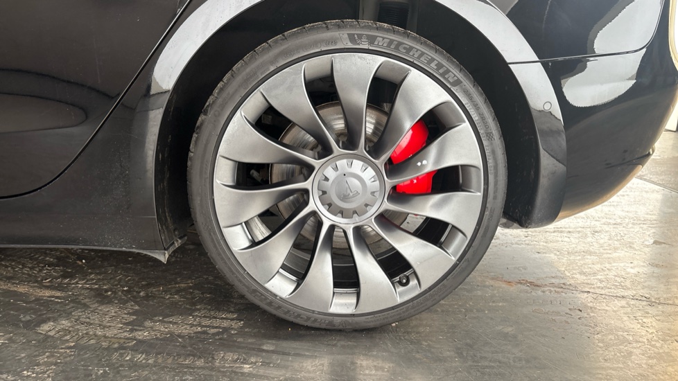 TESLA MODEL 3 Image 18