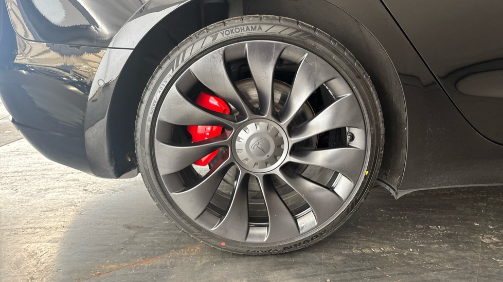 TESLA MODEL 3 Image 19