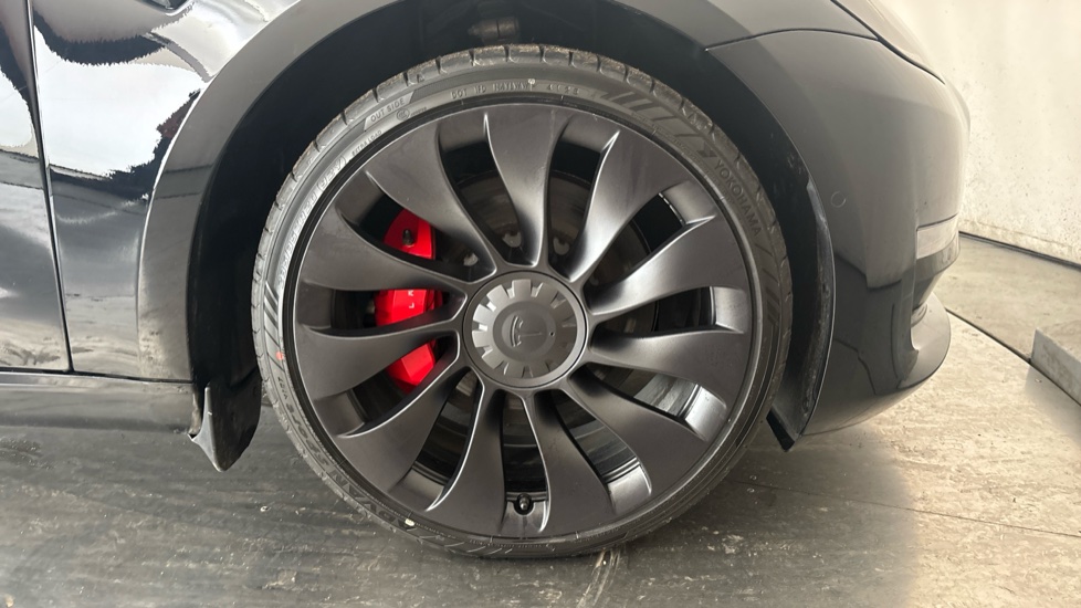 TESLA MODEL 3 Image 20