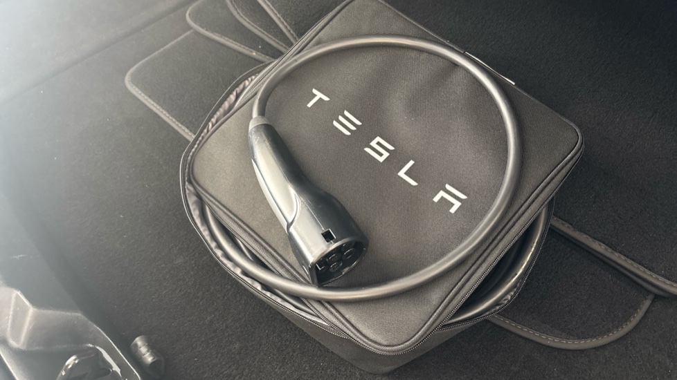 TESLA MODEL 3 Image 22