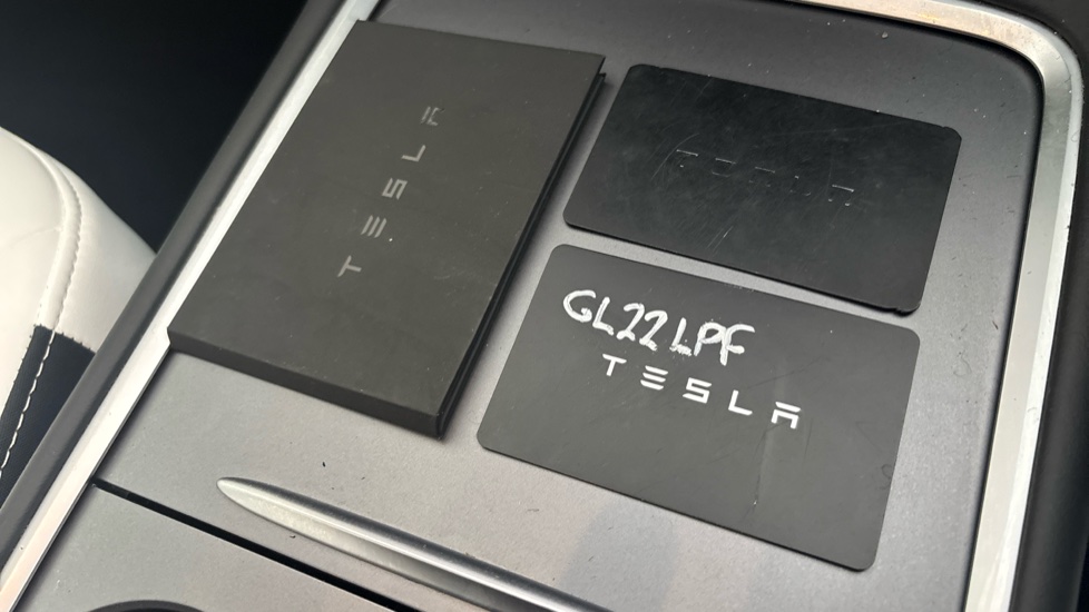 TESLA MODEL 3 2 keys