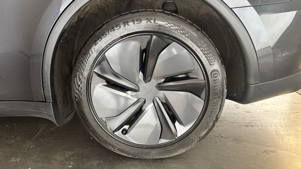 TESLA MODEL Y Image 18