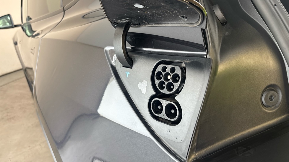 TESLA MODEL Y Image 21