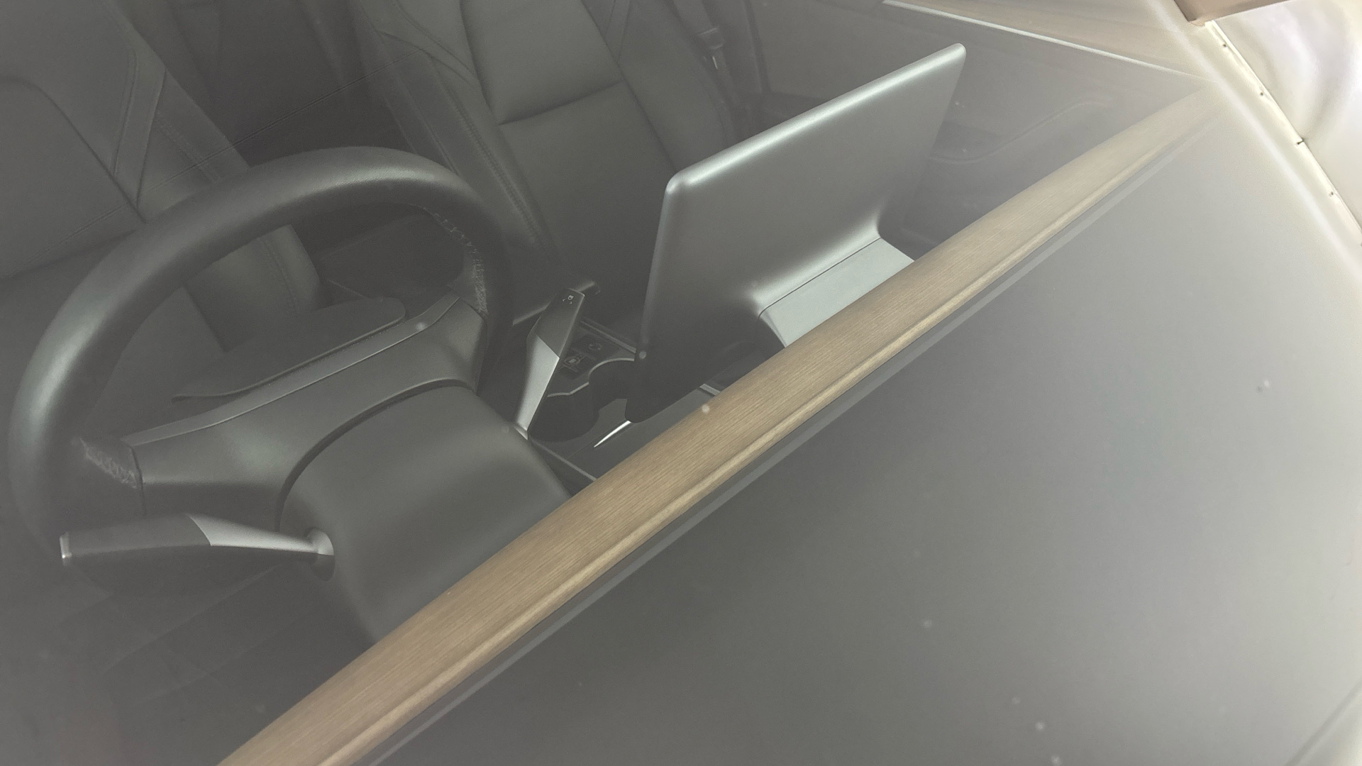 4020693 Long Range AWD 4dr Auto