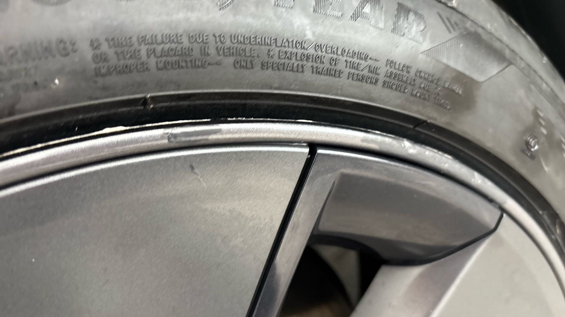 4020693 Long Range AWD 4dr Auto